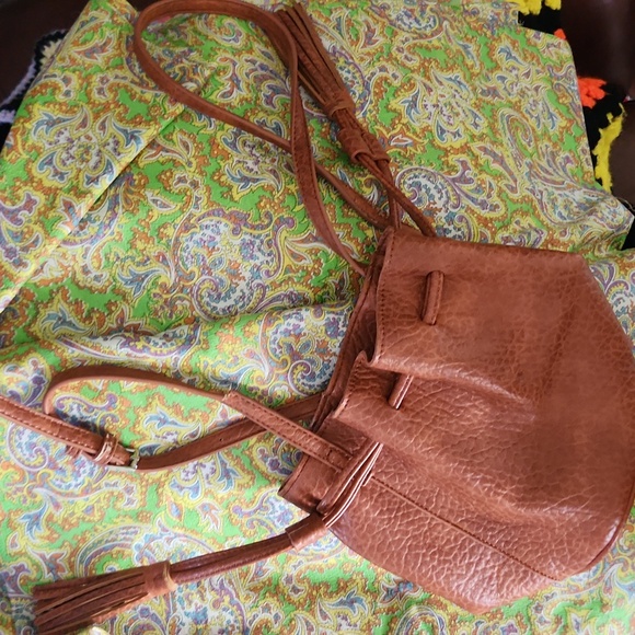 Handbags - Elegant Tan Leather Crossbody Bag